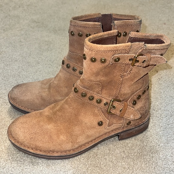 UGG Chestnut Fabrizia Studs Boot, Size 7 - Picture 4 of 12